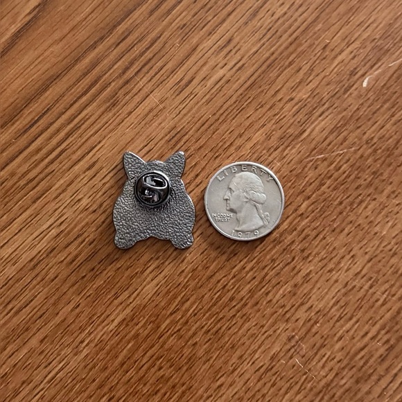 Women’s Accessories MISPRINTED Corgi Enamel Pin Quote ‘SHORT LEGS BIG ATTITUDE’ - Picture 2 of 2